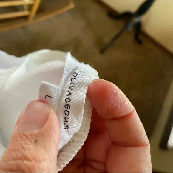 Olivaceous White Cotton Tiered Ruffle Off the Shoulder Top Shirt: Size Large - Picture 7 of 10